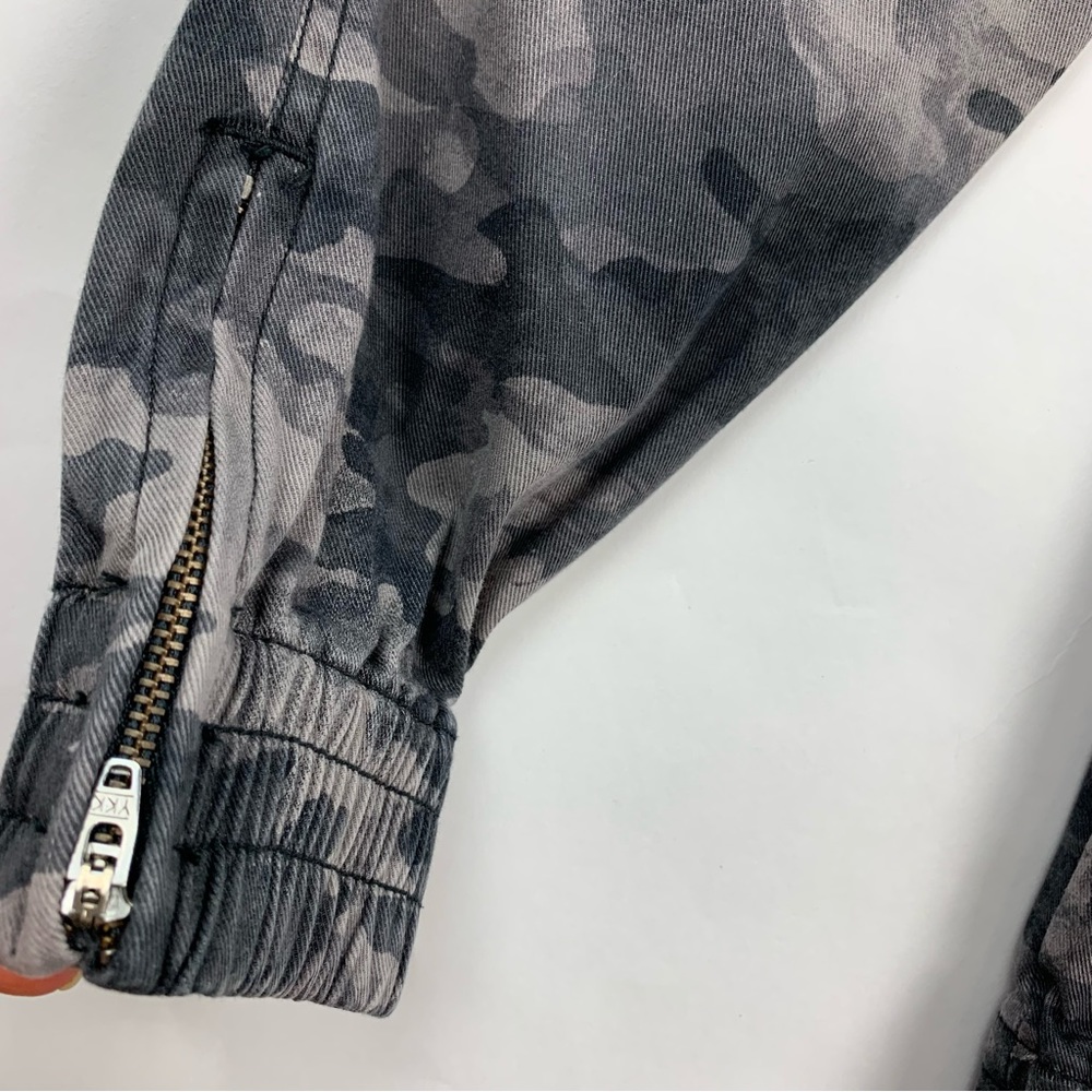 SPANX Gray Camo Jogger Pants XS - Picture 11 of 12